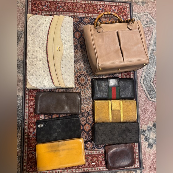 Gucci Handbags - Gucci and Love mixt bundel Fashion enthusiasts
